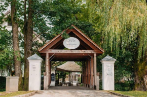 Hotel Dvor Jezersek Brnik Cerklje Na Gorenjskem